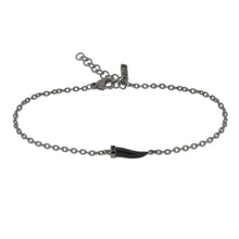 Carica l'immagine nel visualizzatore di Gallery, BRACCIALE CON CORNETTO MINI SMALTATO NERO E DIAMANTI BLACK