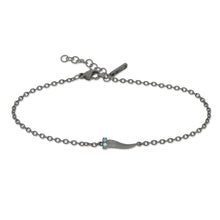 Carica l'immagine nel visualizzatore di Gallery, BRACCIALE CON CORNETTO MINI IN TITANIO E DIAMANTI BLU