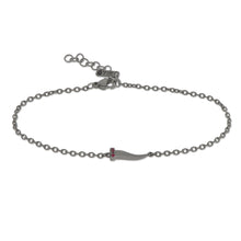 Carica l'immagine nel visualizzatore di Gallery, BRACCIALE CON CORNETTO MINI IN TITANIO E RUBINI