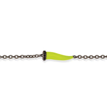 Carica l'immagine nel visualizzatore di Gallery, BRACCIALE CHARMS CON CORNETTO SMALTATO GIALLO FLUO IN TITANIO, 5 BLACK E CATENA