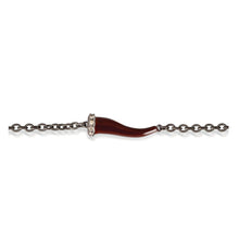 Carica l&#39;immagine nel visualizzatore di Gallery, MANO J. BRACCIALE CHARMS CON CORNETTO SMALTATO ROSSO IN TITANIO, 5 BLACK E CATENA