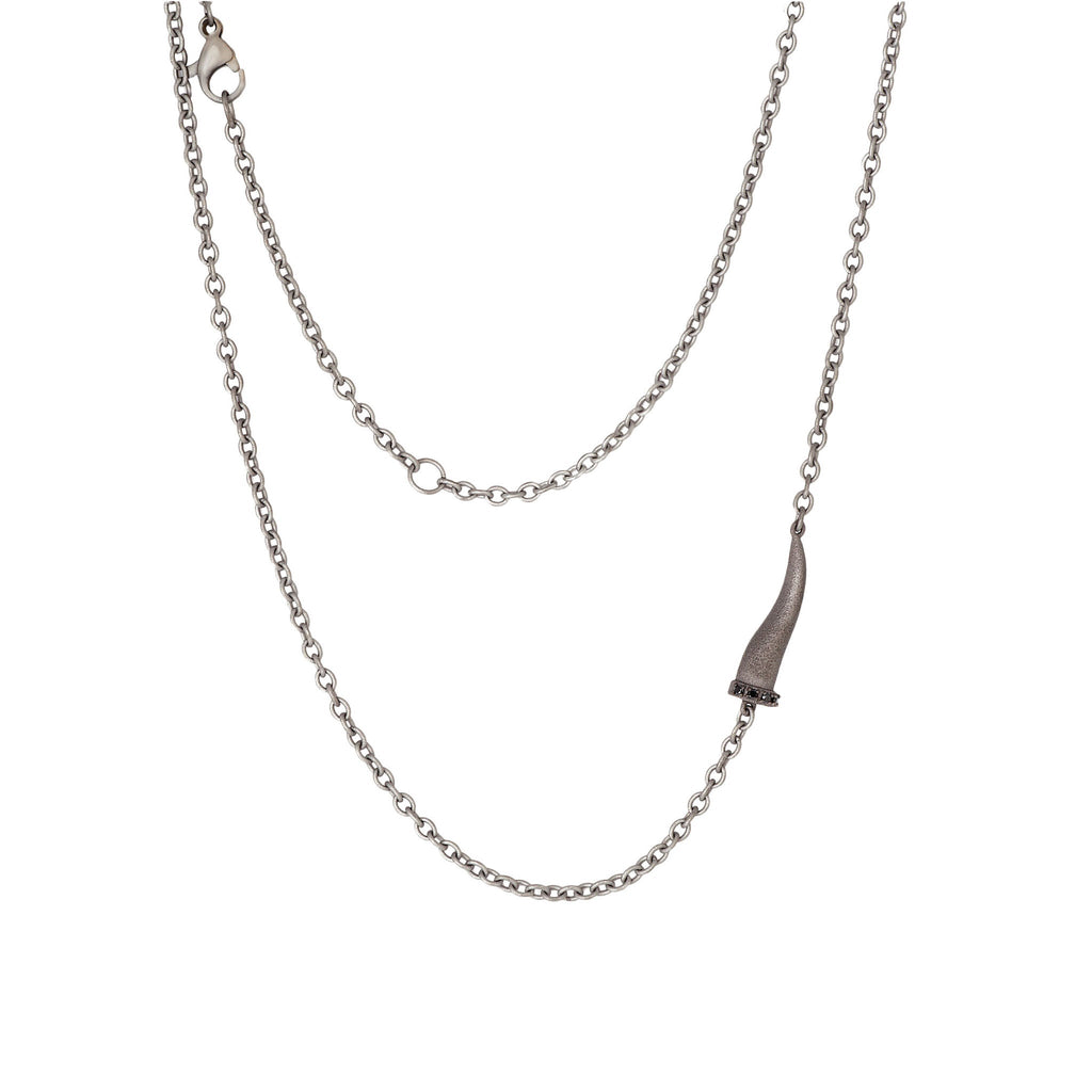 COLLANA LINEA CHARMS CON CORNETTO IN TITANIO, 5 DIAMANTI BLACK E CATENA COLLANA LINEA CHARMS CON CORNETTO IN TITANIO, 5 DIAMANTI BLACK E CATENA
