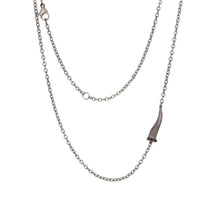Carica l'immagine nel visualizzatore di Gallery, COLLANA LINEA CHARMS CON CORNETTO IN TITANIO, 5 DIAMANTI BLACK E CATENA COLLANA LINEA CHARMS CON CORNETTO IN TITANIO, 5 DIAMANTI BLACK E CATENA