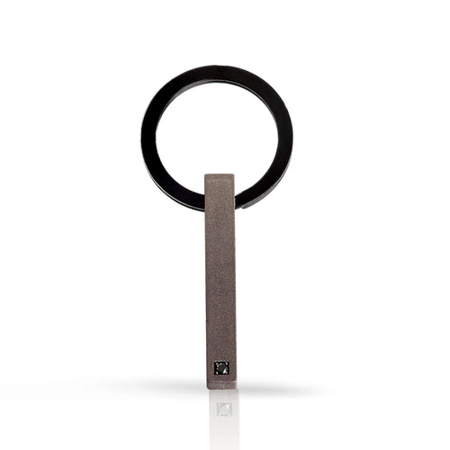 MANO J. PORTACHIAVI IN TITANIO CON BARRETTA E 1 DIAMANTE BLACK DA 3 PUNTI